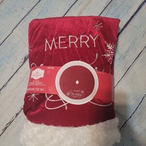 Holiday Time Red and White Christmas Throw Blanket